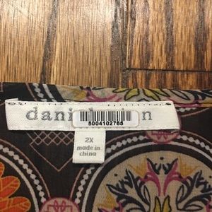 Daniel Rainn Tops - Daniel Rain Geometric Print Top Daniel Rainn Tops - Daniel Rain Geometric Print Top